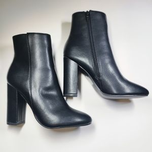 Miss Lola shoes Aubrey - 2 black boots